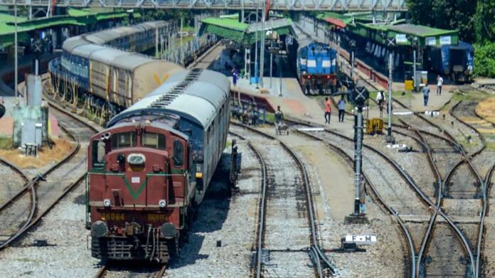 यात्रियों को दी गुड न्यूज भारतीय रेलवे ने ! दिल्ली-मुंबई सहित कई रूटों पर किया Special Train का ऐलान, ये रही लिस्ट